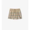 Badehose mit Farbverlauf im Karomuster