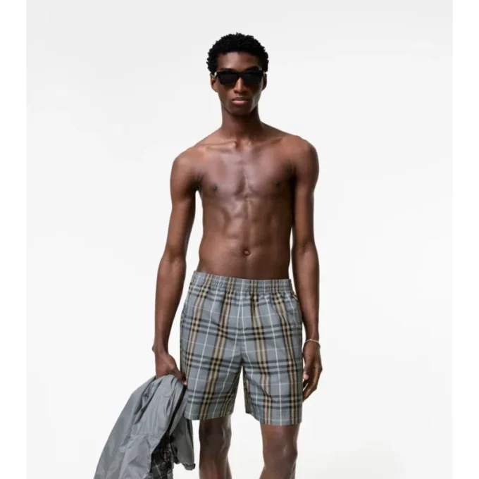 Badehose mit Karomuster