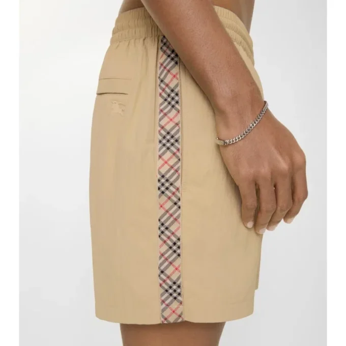 Badehose mit Karomuster