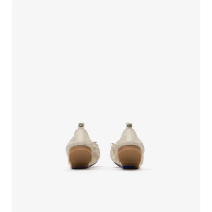 Ballerinas aus kariertem Leder in Beige 