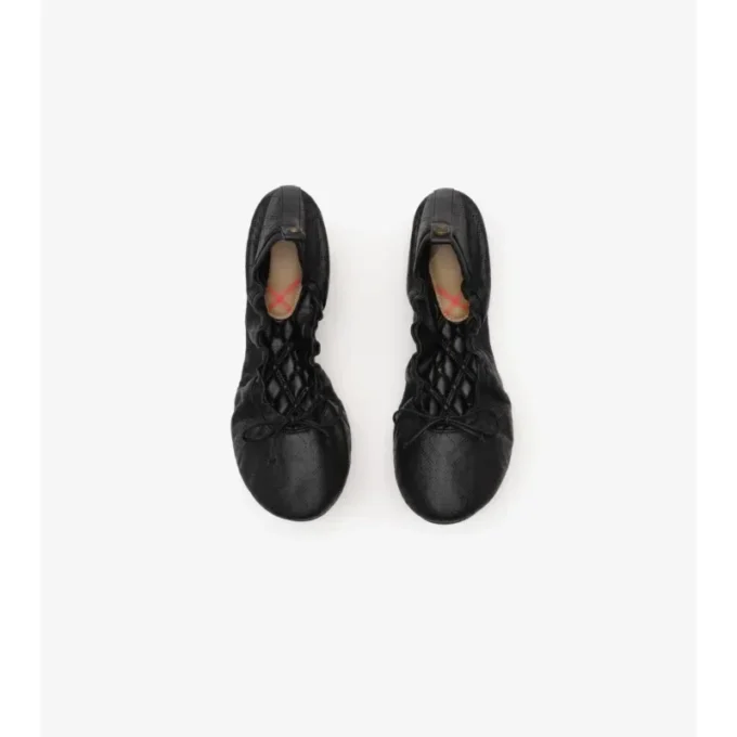 Ballerinas aus kariertem Leder in Beige 