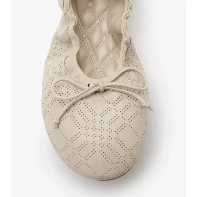Ballerinas aus kariertem Leder in Beige 