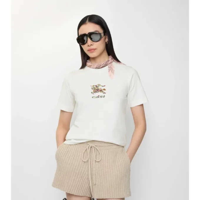 Blumiges EKD-T-Shirt aus Baumwolle Blumiges EKD-T-Shirt aus Baumwolle
