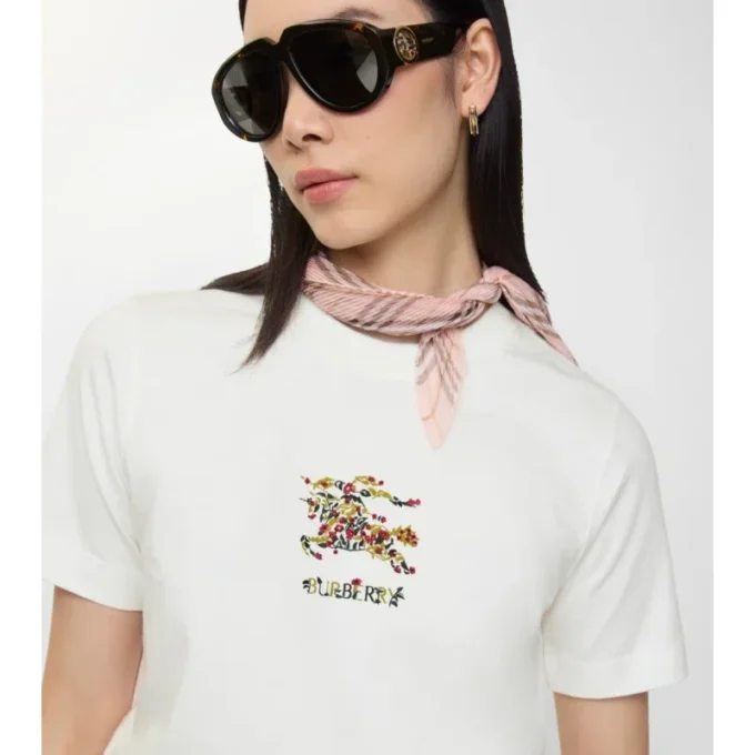 Blumiges EKD-T-Shirt aus Baumwolle Blumiges EKD-T-Shirt aus Baumwolle