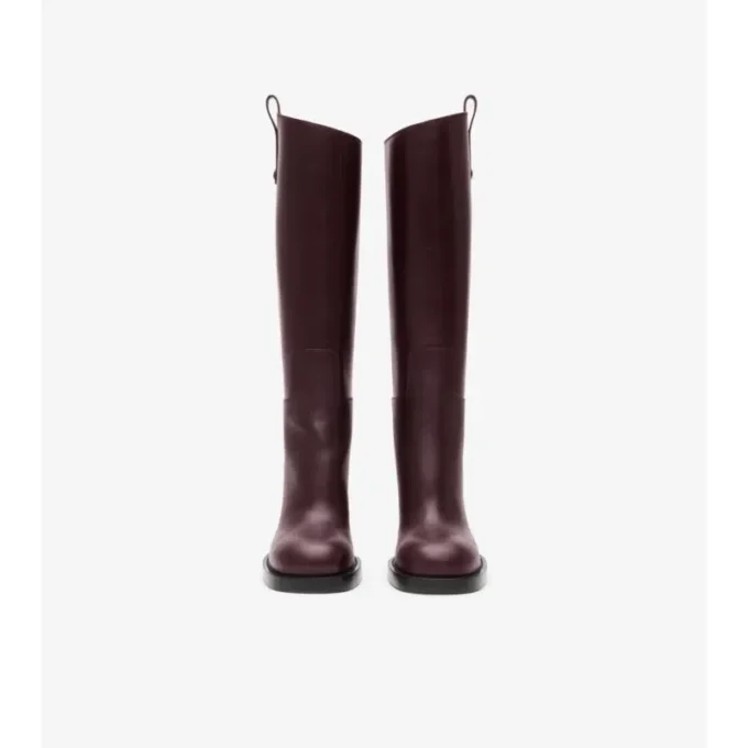 Cavalier-Stiefel mit Absatz aus Leder