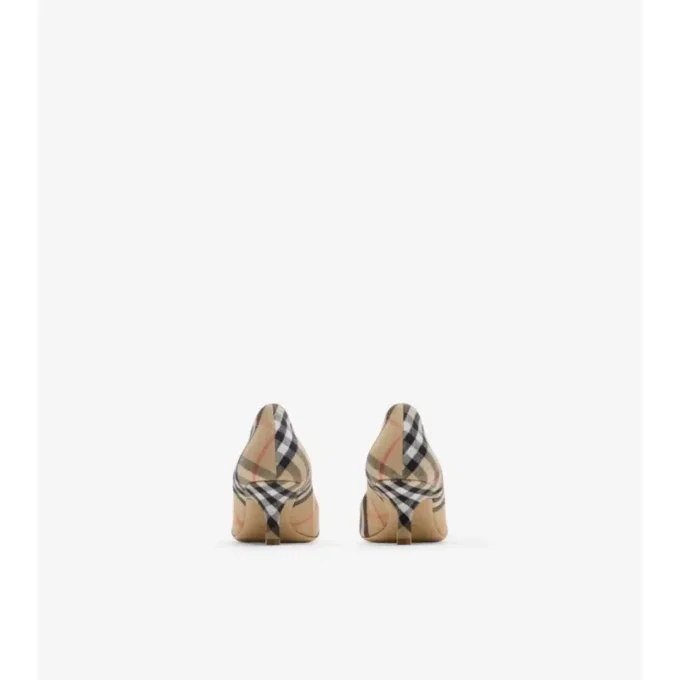 Check Dame Pumps