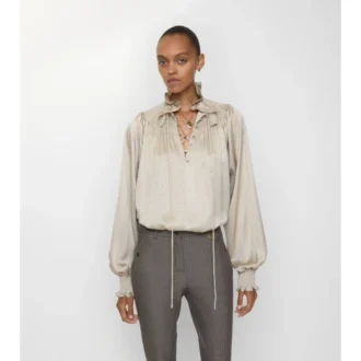 Geometrische Seidenbluse
