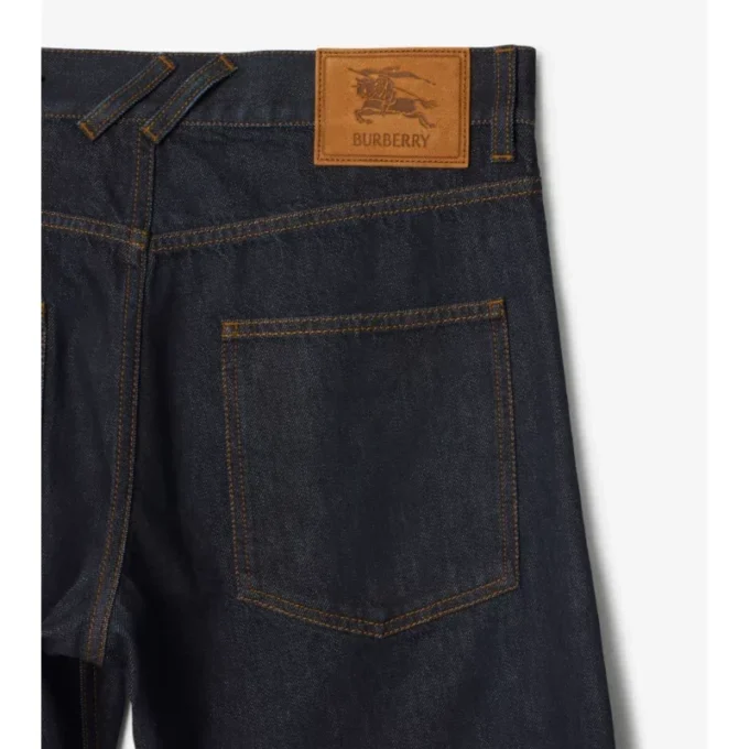 Jeans mit geradem Bein und Umschlag