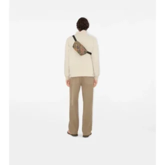 Kleine Gürteltasche mit Karomuster