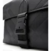 Kleine Messenger-Tasche mit geprägten Karos und Schnallen 