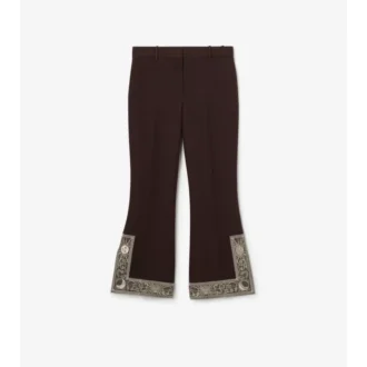 Kurze, bestickte, ausgestellte Hose aus Woll-Seide