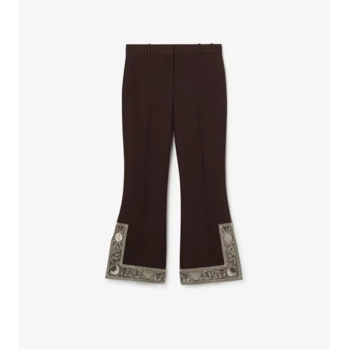Kurze, bestickte, ausgestellte Hose aus Woll-Seide