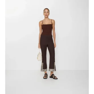 Kurze, bestickte, ausgestellte Hose aus Woll-Seide