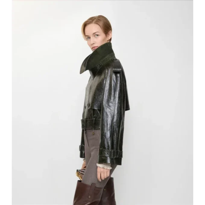 Kurze Trenchcoat-Jacke aus geprägtem Leder