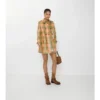 Kurzer, karierter Summerside-Trench Coat mit Raffia-Effekt