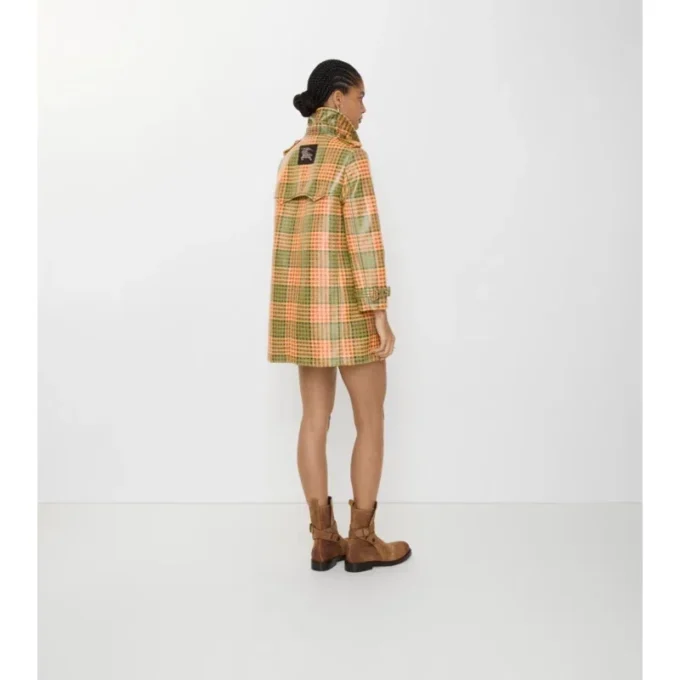 Kurzer, karierter Summerside-Trench Coat mit Raffia-Effekt