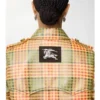 Kurzer, karierter Summerside-Trench Coat mit Raffia-Effekt