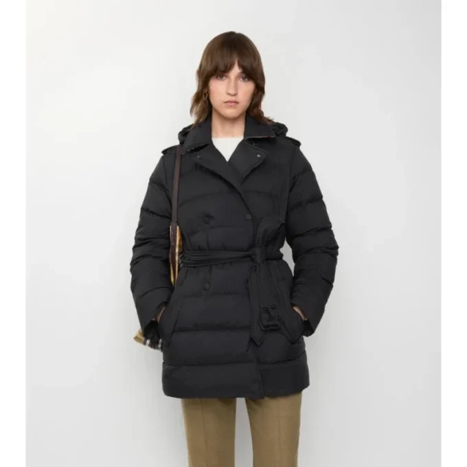 Kurzer Nylon-Daunenmantel mit Kapuze