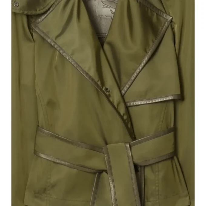 Kurzer Trench Coat aus Nylonmischung