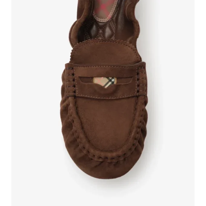 Loafer aus hellbraunem Wildleder