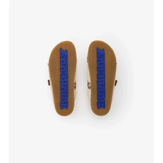 Sandalen aus Wildleder mit Karomuster