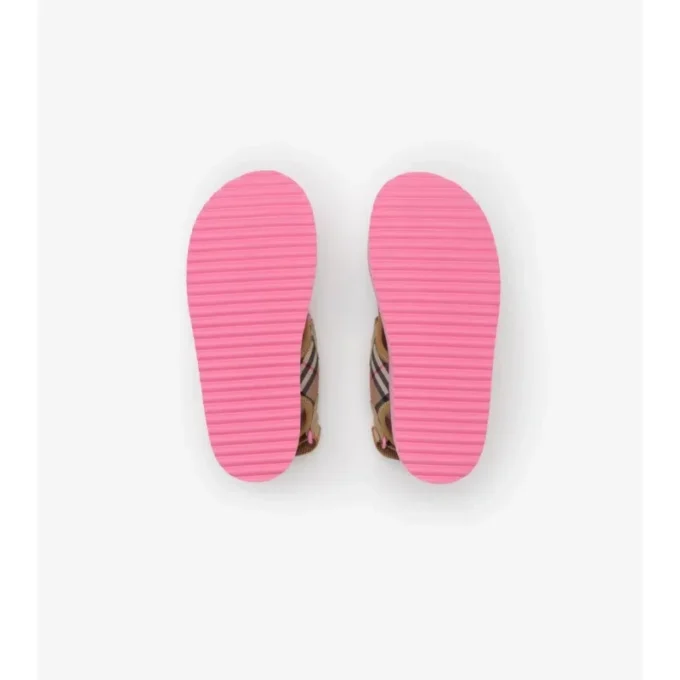 Sandalen mit Karomuster
