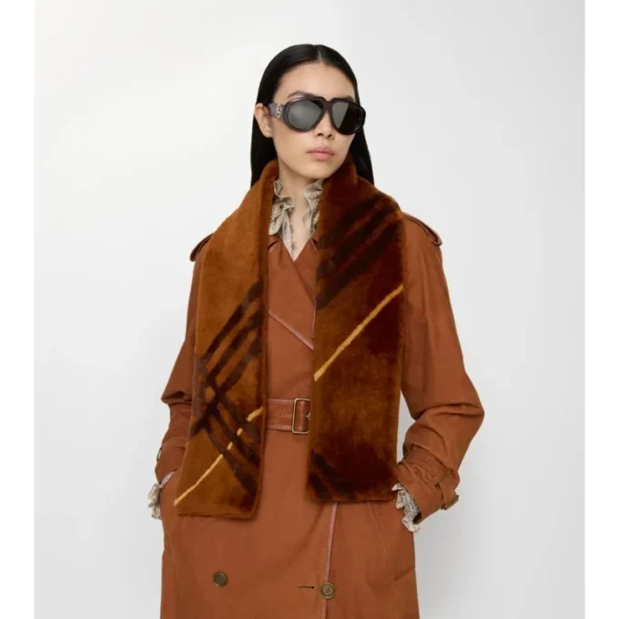 Schmal karierter Shearling-Schal