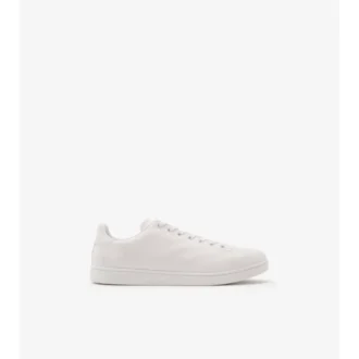 Sneaker aus geprägtem Leder mit Karomuster 