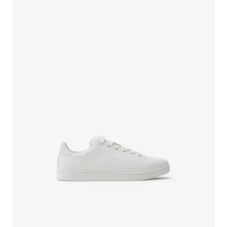 Sneaker aus geprägtem Leder mit Karomuster