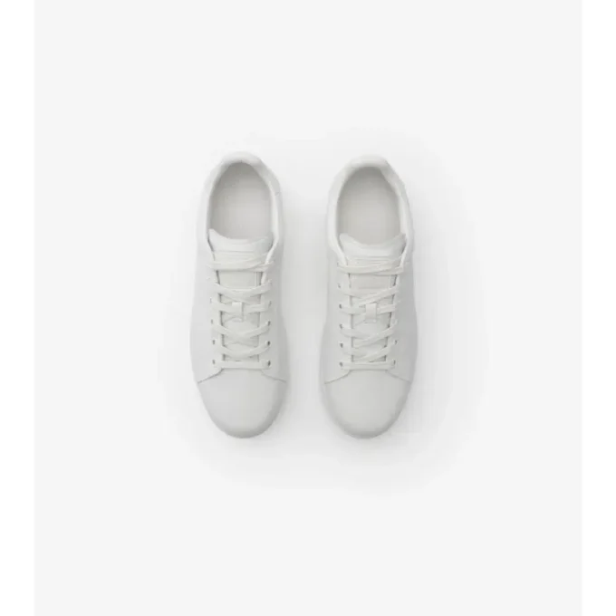 Sneaker aus geprägtem Leder mit Karomuster