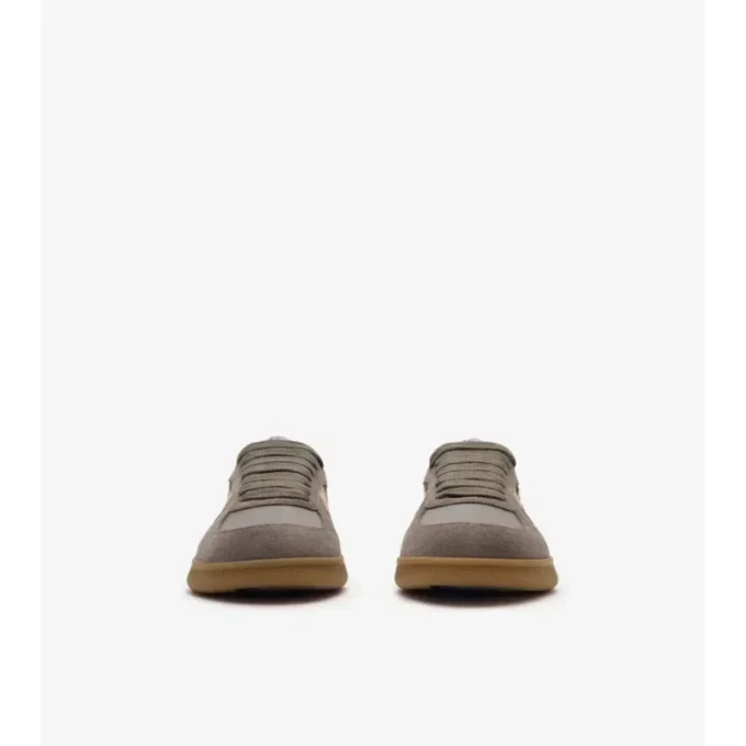 Sneaker aus Leder, Wildleder und Karomuster
