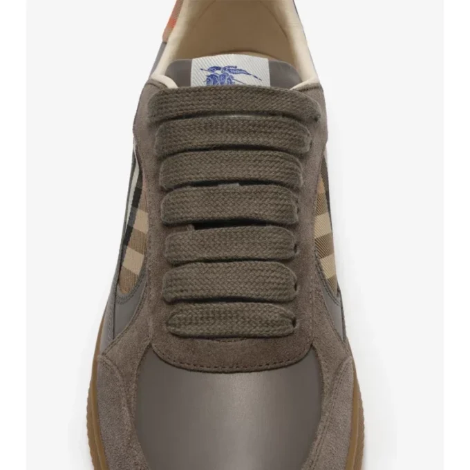 Sneaker aus Leder, Wildleder und Karomuster