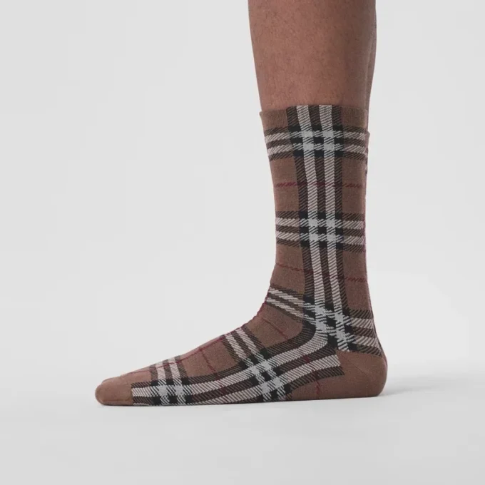 Socken aus Baumwoll-Kaschmir-Mischung mit Vintage Check-Muster im Intarsien-Strick