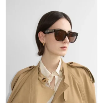 Sonnenbrille mit quadratischem Rahmen und Check-Muster-Intarsien