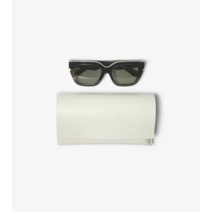 Sonnenbrille mit quadratischem Rahmen und Check-Muster-Intarsien