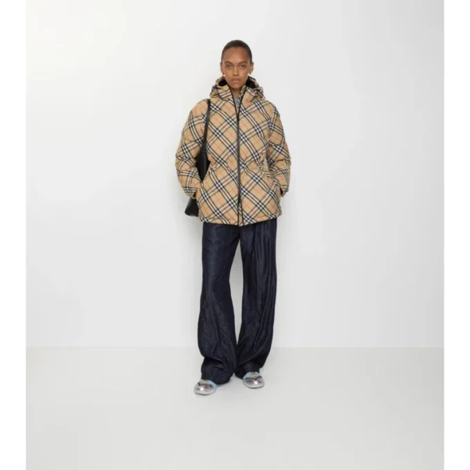 Steppjacke mit Kapuze aus Nylon im Burberry-Karomuster
