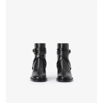 Stiefel mit Karomuster und Lederabsatz