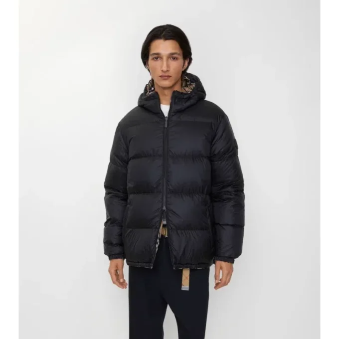 Wendbare Daunenjacke mit Kapuze und Karomuster